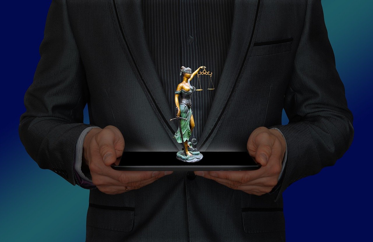 Ką iš tikrųjų veikia teisininkai – ir kodėl jų darbas svarbus ne tik teismuose